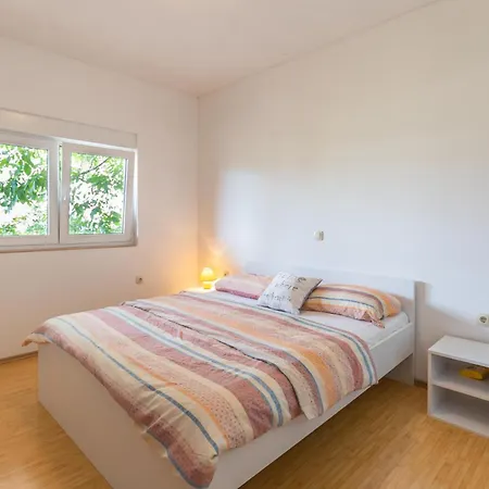 Cozy Home In Imotski With Wifi Holiday home