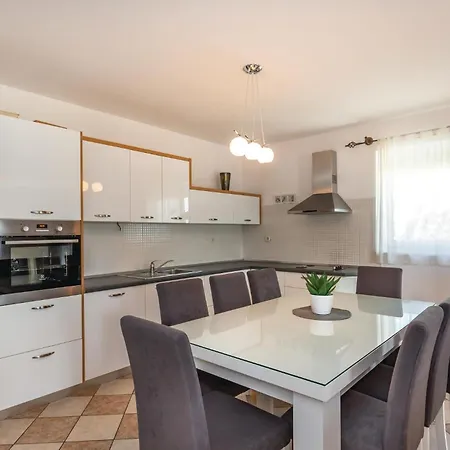 Cozy Home In Imotski With Wifi *