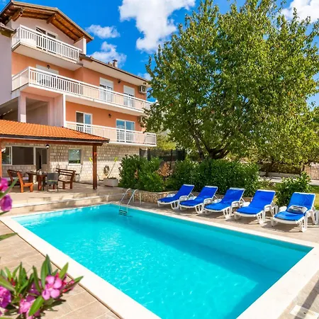 Cozy Home In Imotski With Wifi Imotski